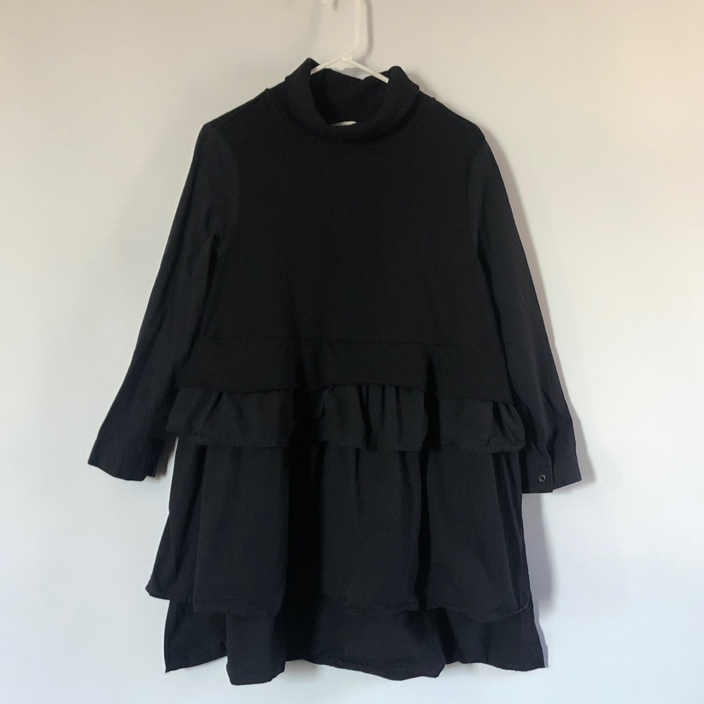 Avant-garde dress. Think Moria Rose from Shits Creek!